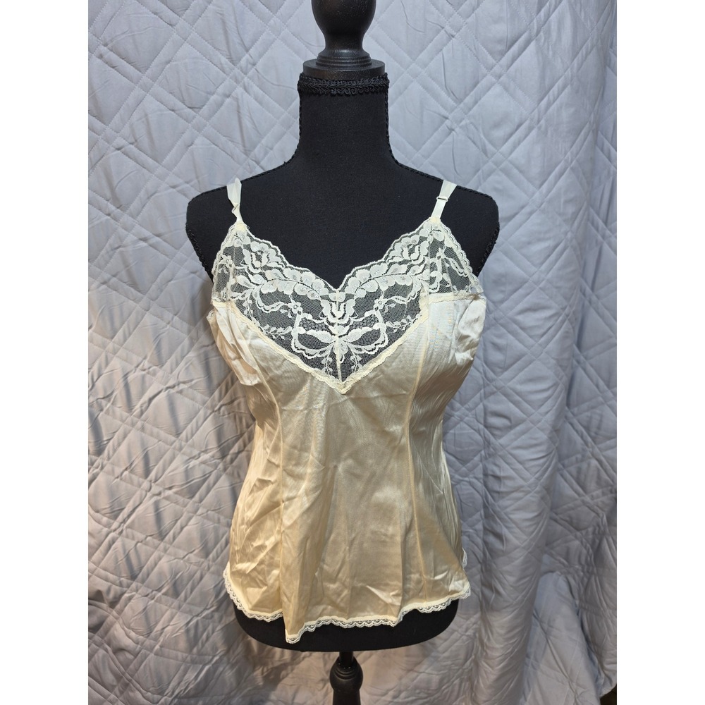 Vassarette Vintage Lace Trim Camisole Top Cream Nylon Made in USA Large 17-105